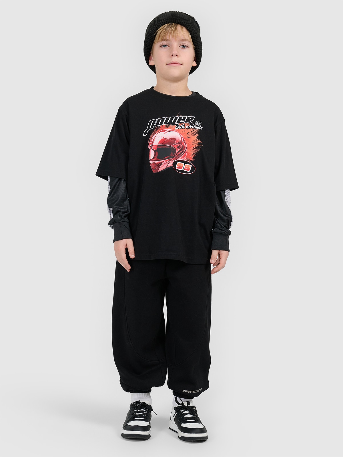 4F Spodnie dresowe joggery chłopięce - czarne 158/164 (12-14 lat)