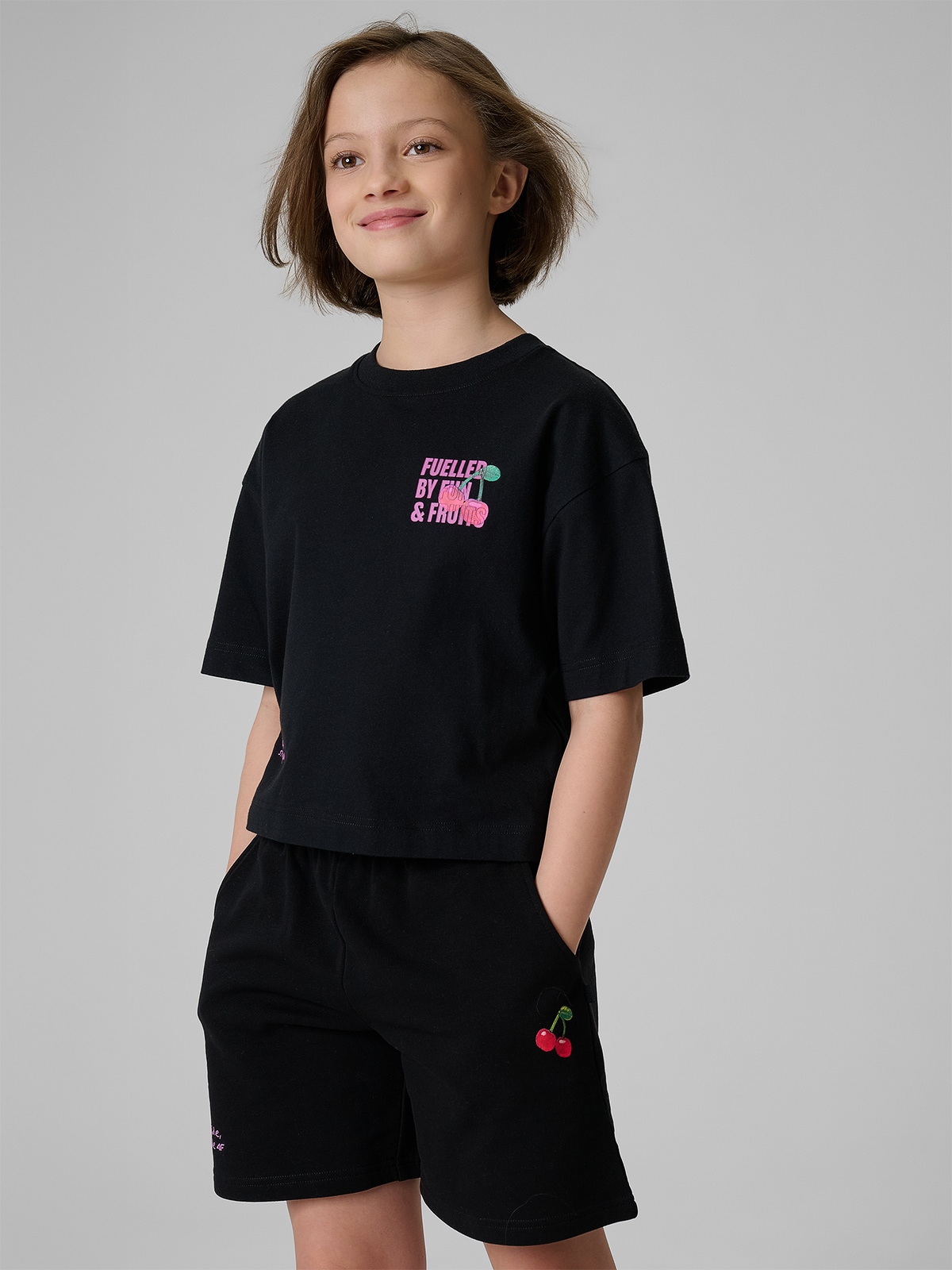 4F T-shirt loose z nadrukiem dziewczęcy - czarny 158/164 (12-14 lat)