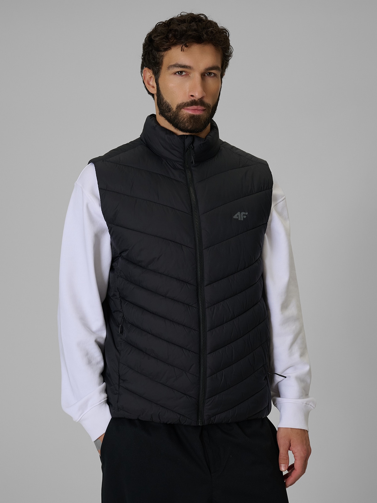 4F Bezrękawnik z wypełnieniem syntetycznym męski - czarny S