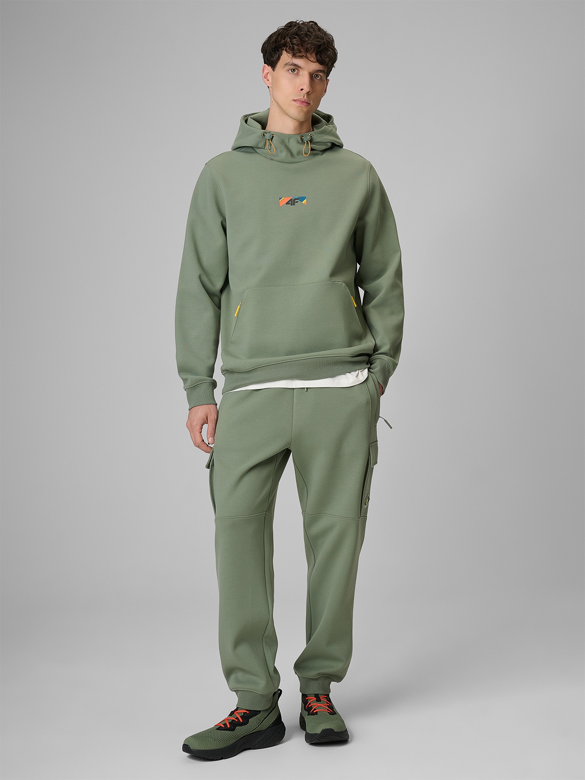 4F Spodnie dresowe cargo męskie - khaki XL