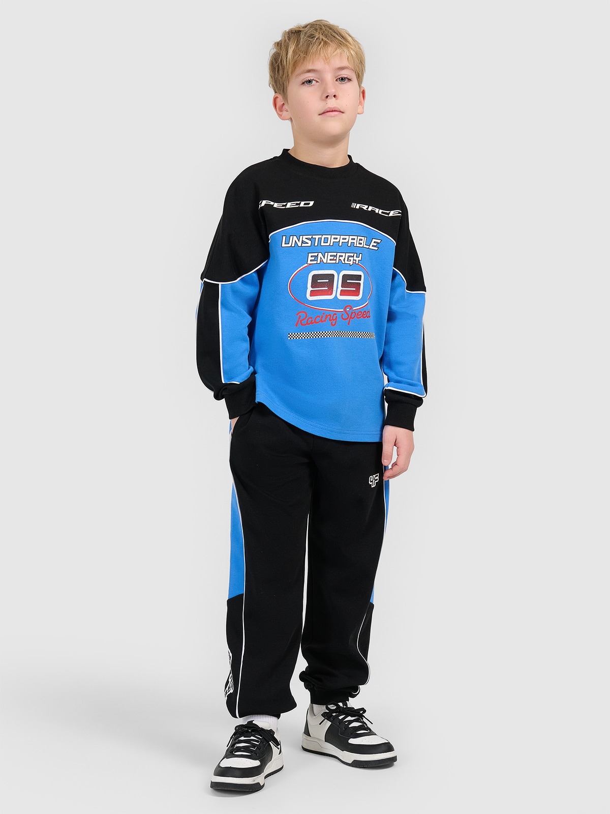 4F Spodnie dresowe joggery chłopięce - czarne 164 (13-14 lat)