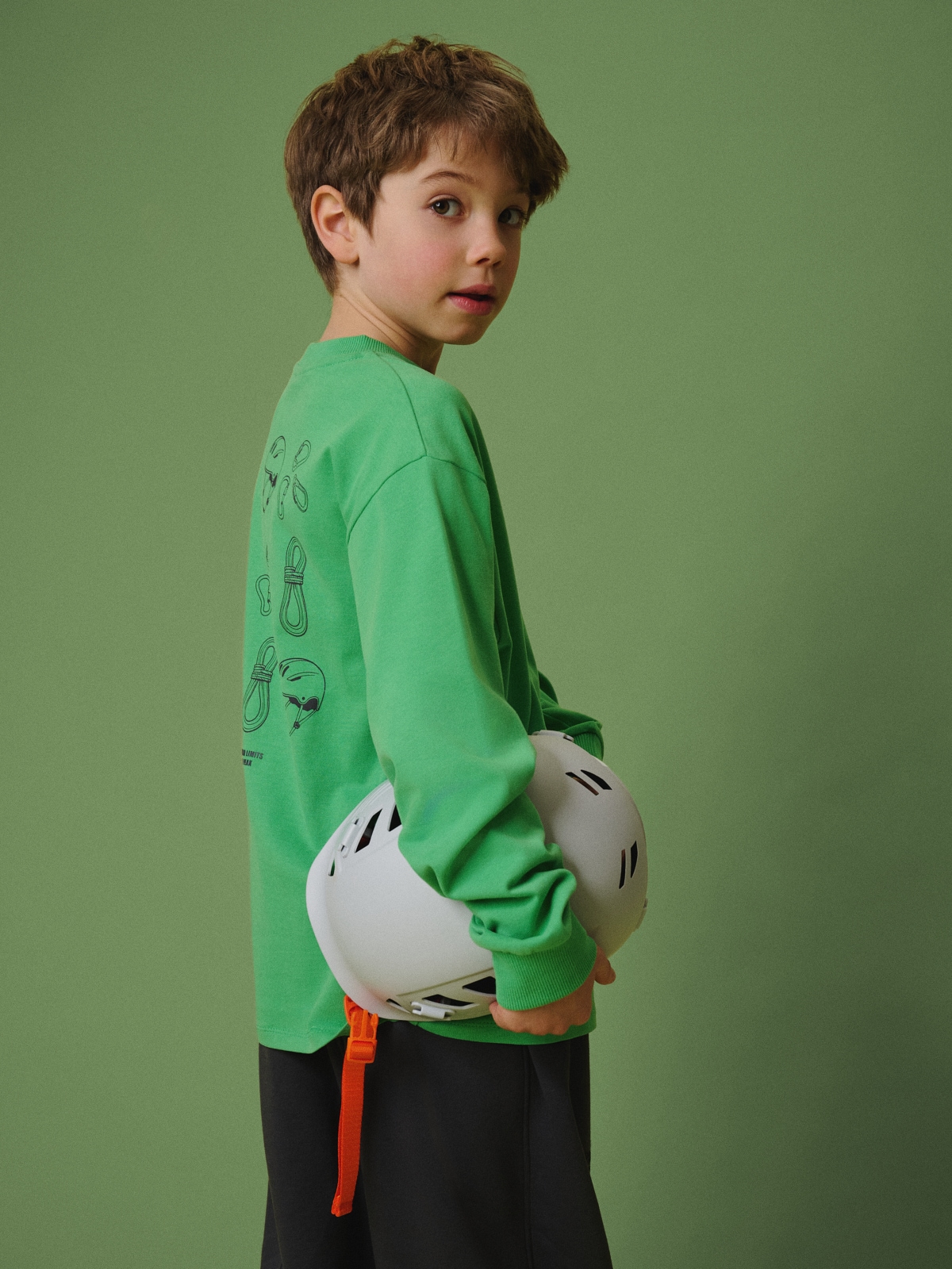 4F Longsleeve loose z nadrukiem chłopięcy - zielony 158/164 (12-14 lat)