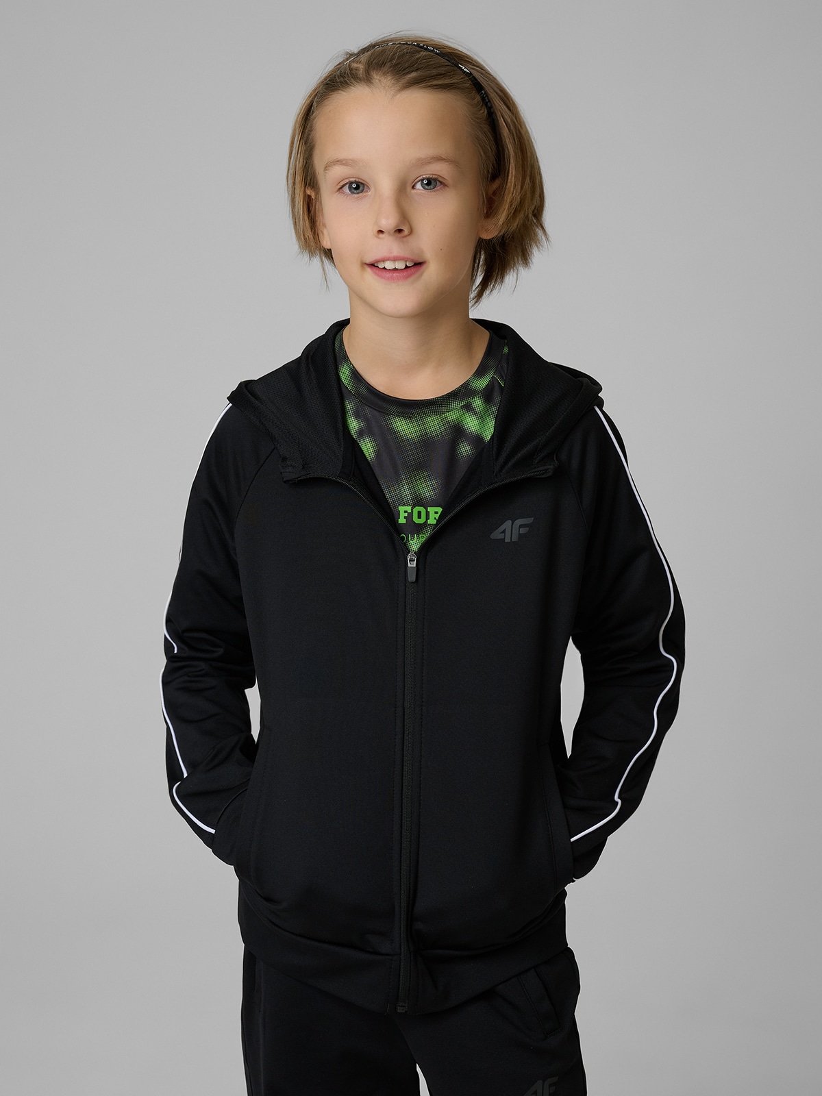4F Bluza sportowa regular z kapturem chłopięca - czarna 146/152 (10-12 lat)