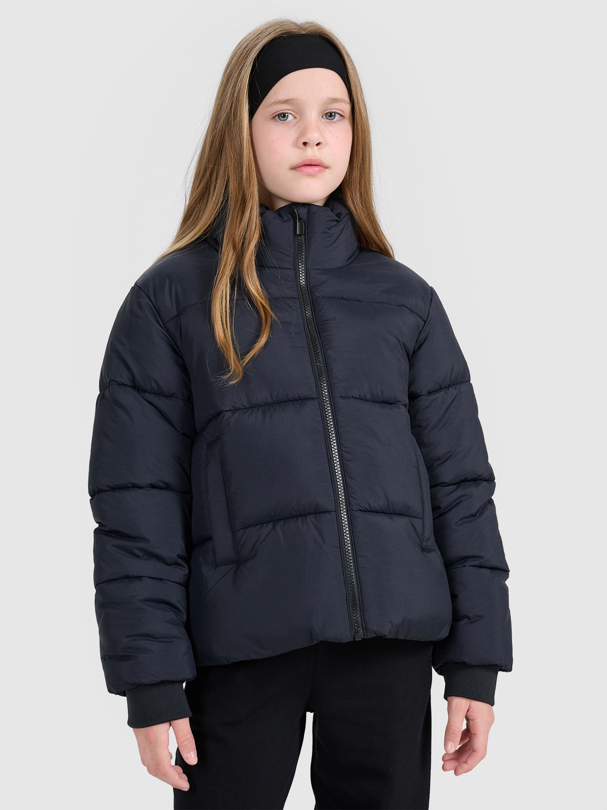 4F Kurtka puchowa z wypełnieniem syntetycznym dziewczęca - czarna 122 (6-7 lat)