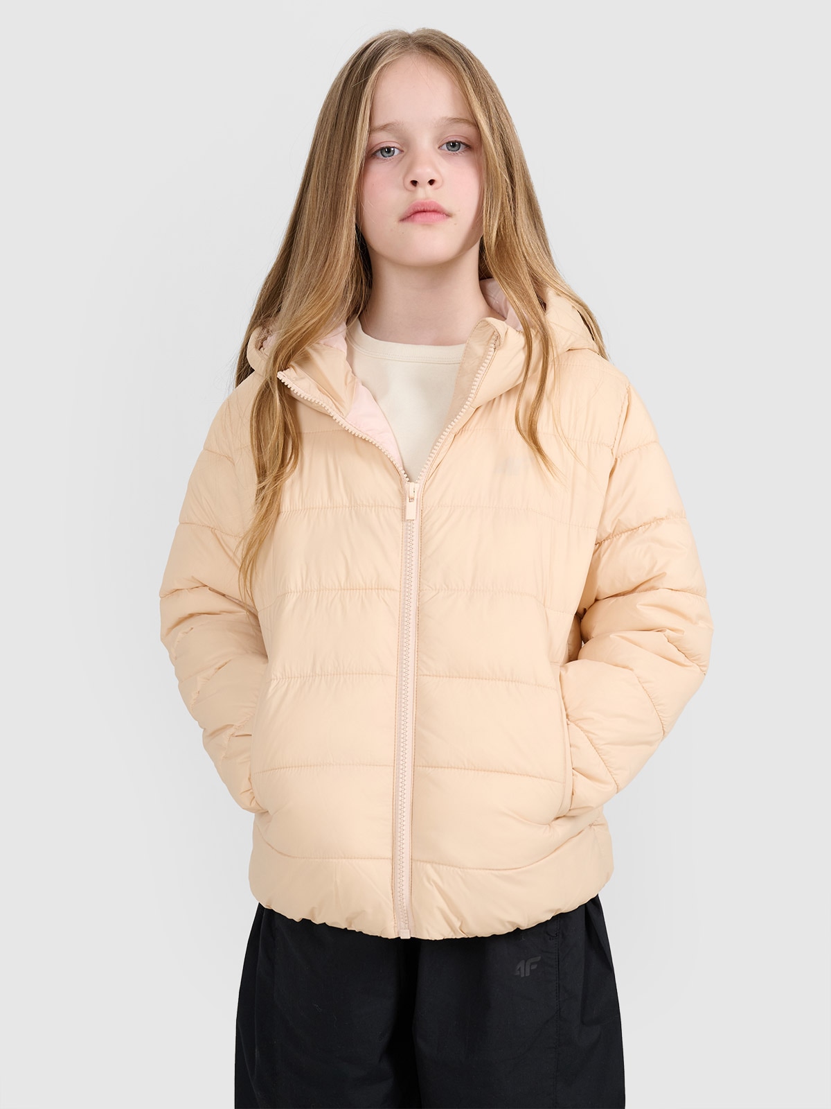 4F Kurtka puchowa z wypełnieniem syntetycznym dziewczęca - beżowa 122 (6-7 lat)