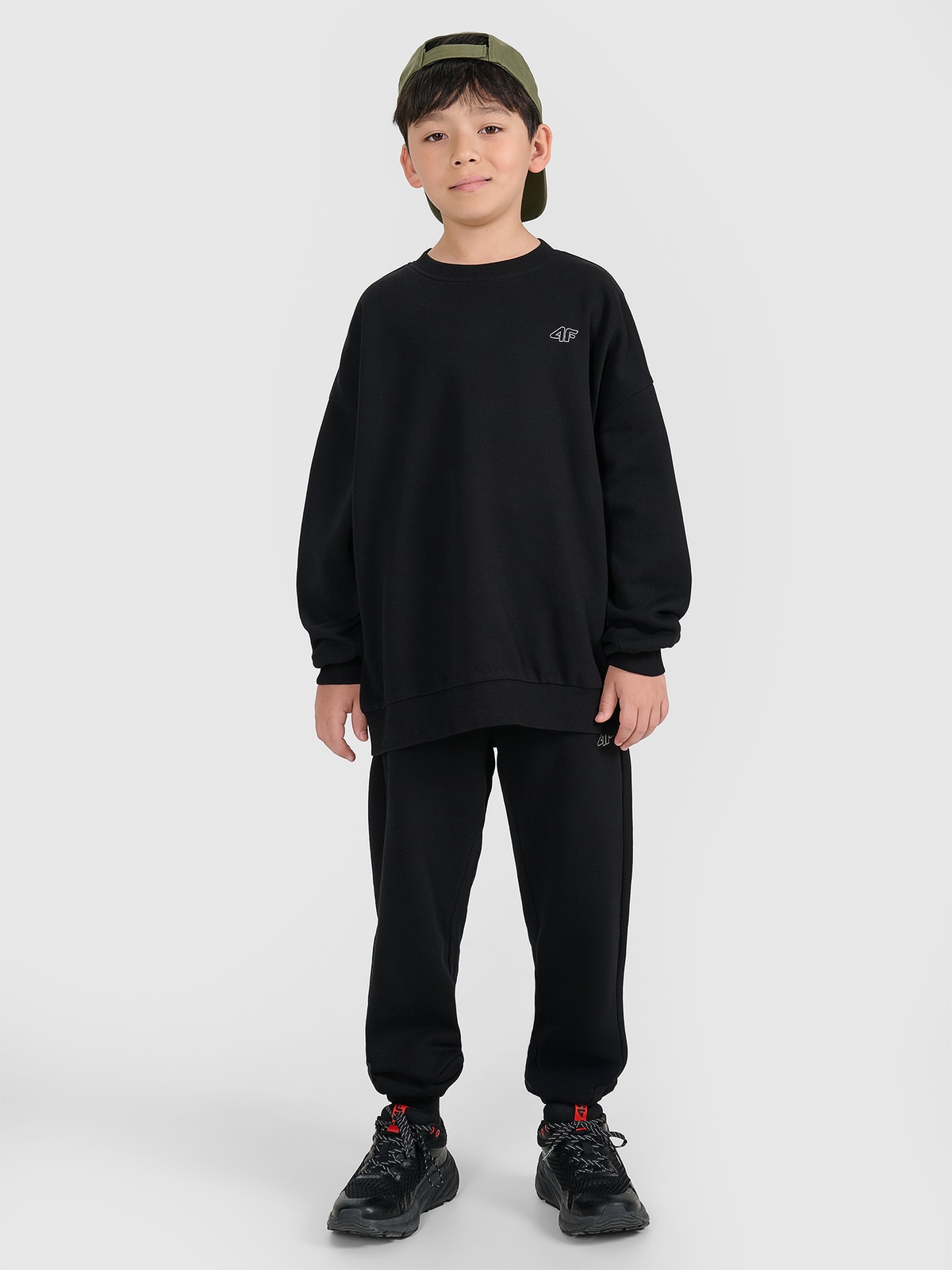 4F Komplet dresowy dziecięcy - czarny 122/128 (6-8 lat)