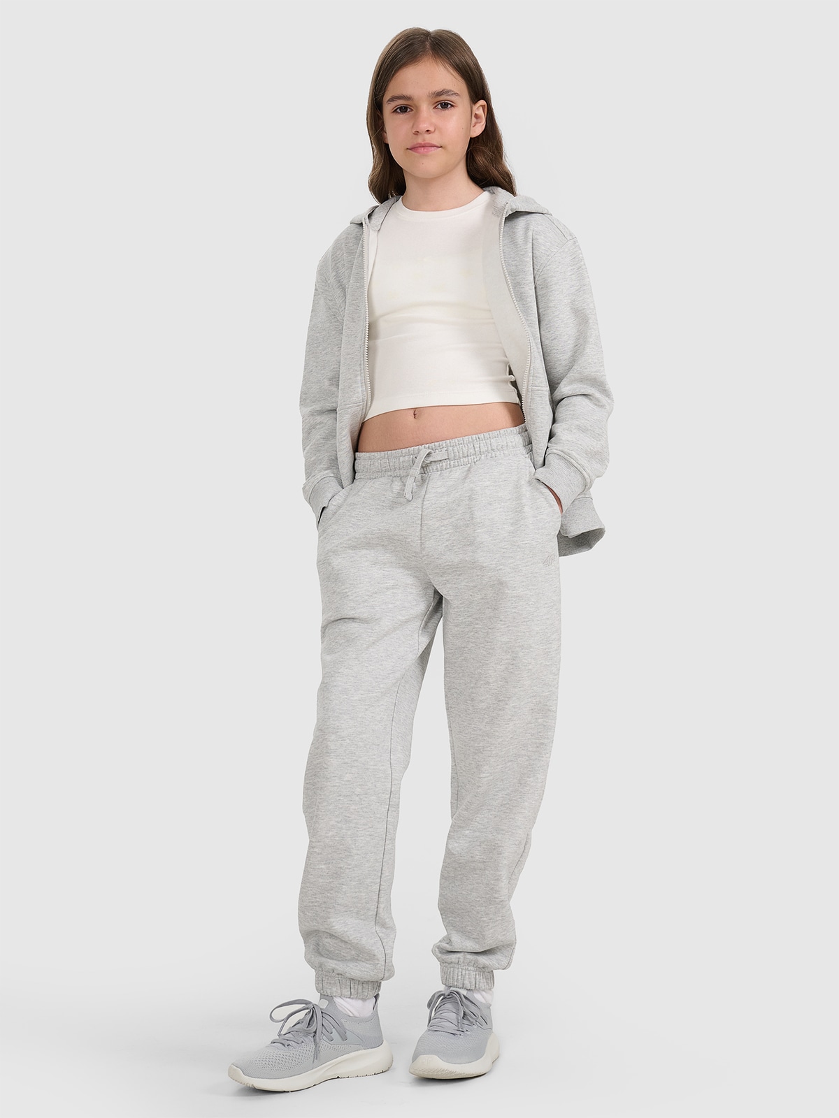 4F Spodnie dresowe joggery dziewczęce - szare 122 (6-7 lat)