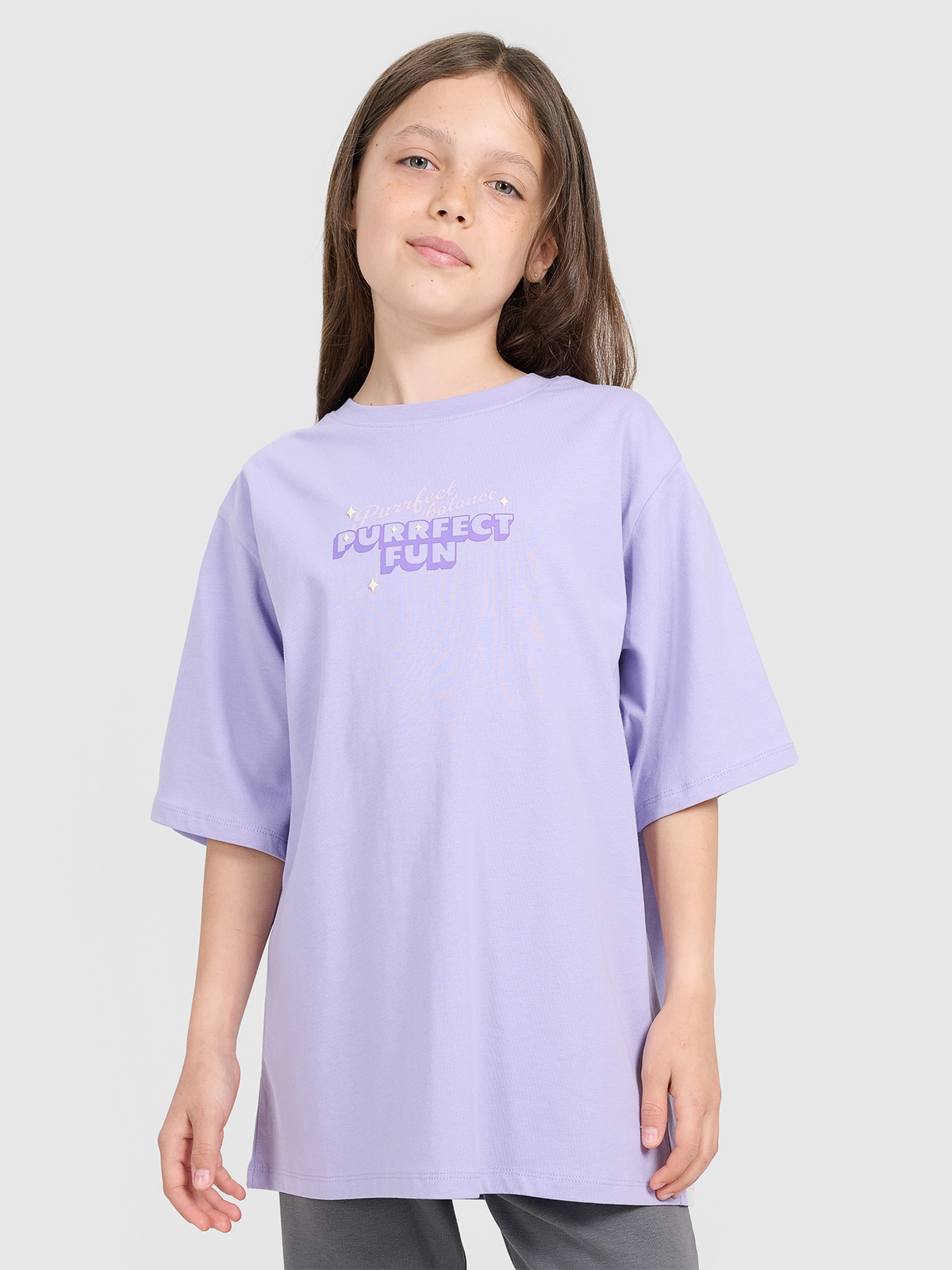 4F T-shirt oversize z nadrukiem dziewczęcy - fioletowy 140 (9-10 lat)