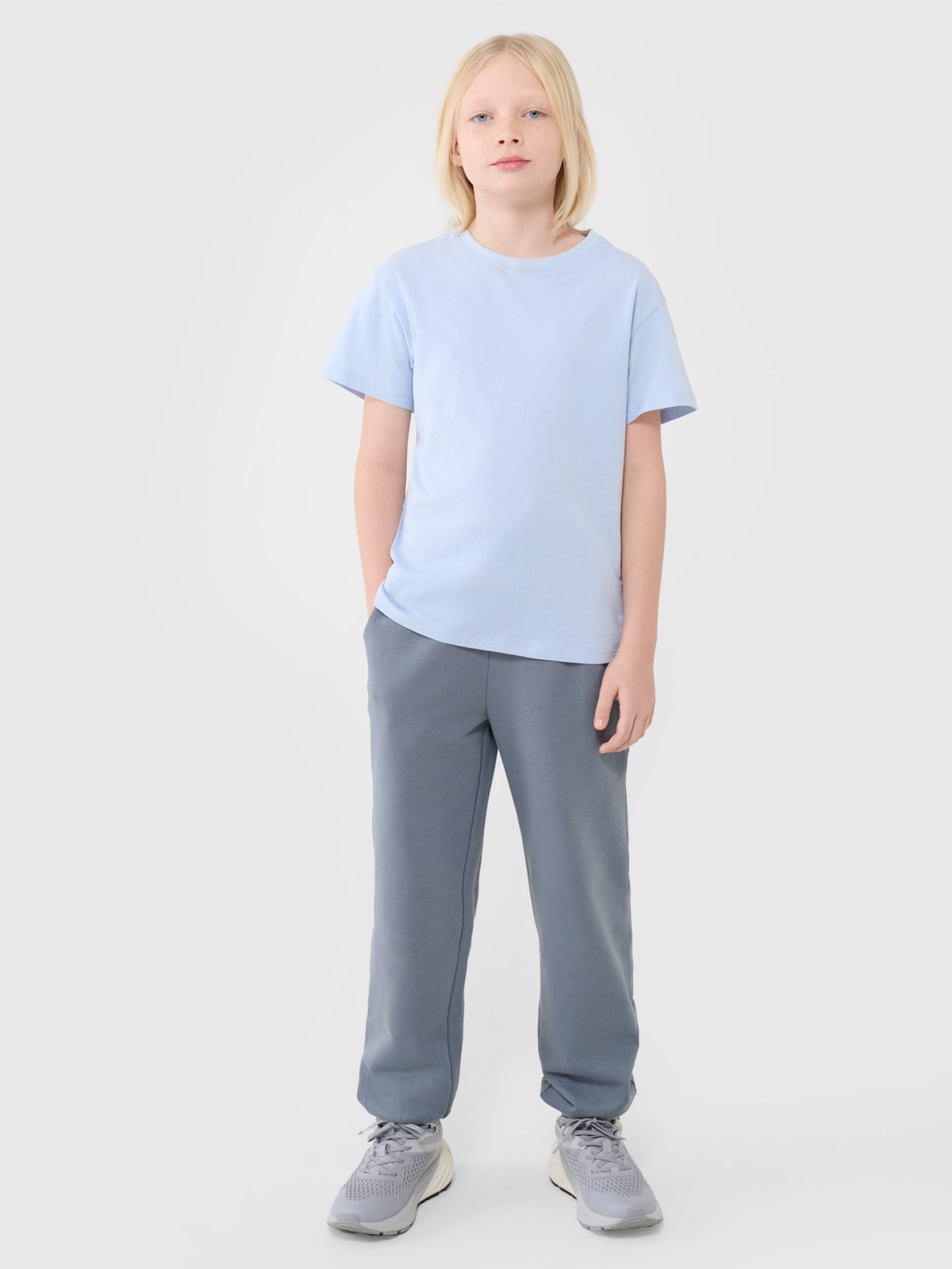 4F Spodnie dresowe joggery chłopięce - turkusowe 122 (6-7 lat)