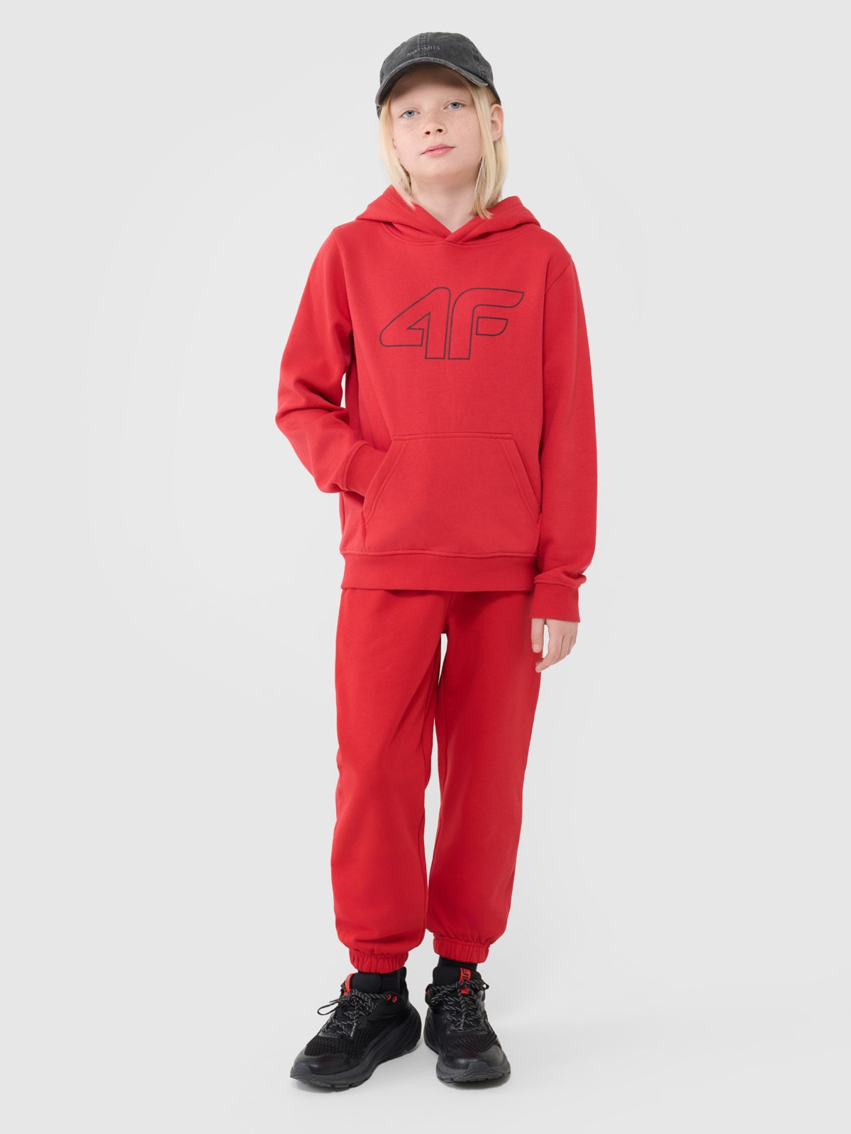 4F Spodnie dresowe joggery chłopięce - czerwone 122 (6-7 lat)