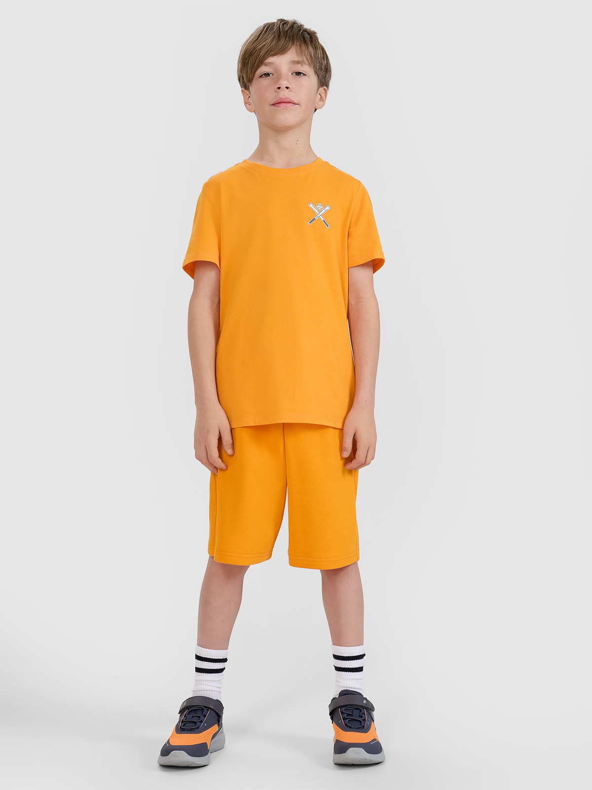 4F Spodenki dresowe chłopięce - pomarańczowe 122 (6-7 lat)