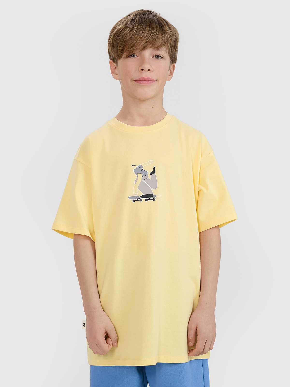 4F T-shirt oversize z nadrukiem chłopięcy - żółty 122 (6-7 lat)