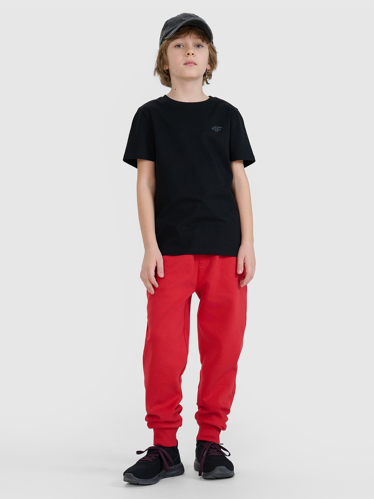 4F Spodnie dresowe joggery chłopięce - czerwone 122 (6-7 lat)