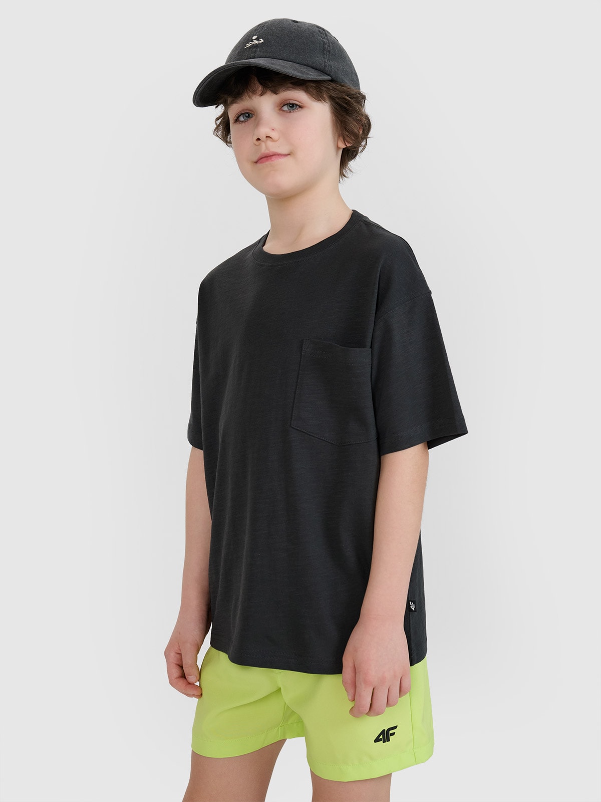 4F T-shirt oversize gładki chłopięcy - czarny 122 (6-7 lat)