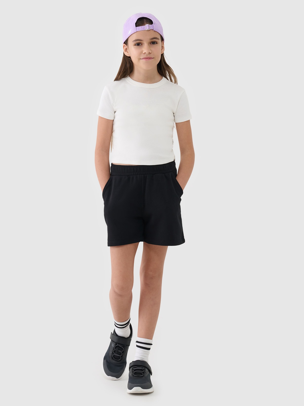 4F Spodenki dresowe dziewczęce - czarne 122 (6-7 lat)