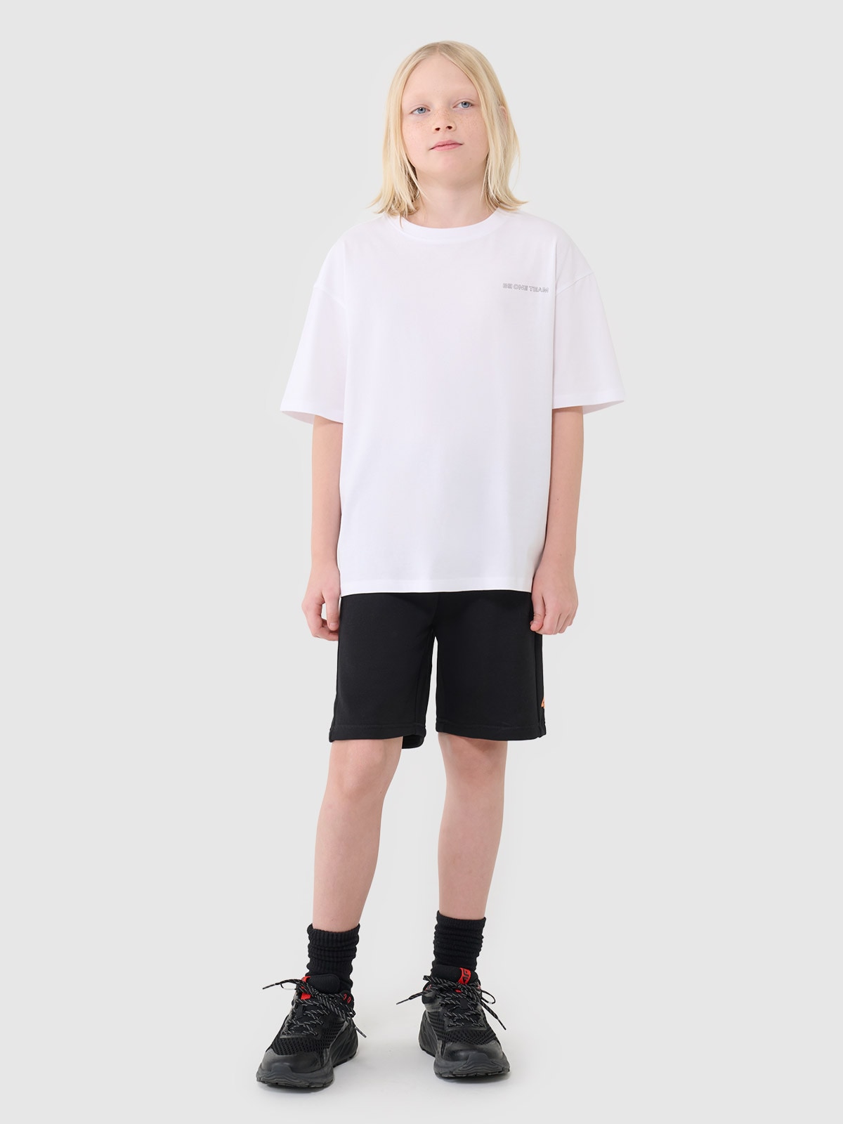 4F Spodenki dresowe chłopięce - czarne 122 (6-7 lat)