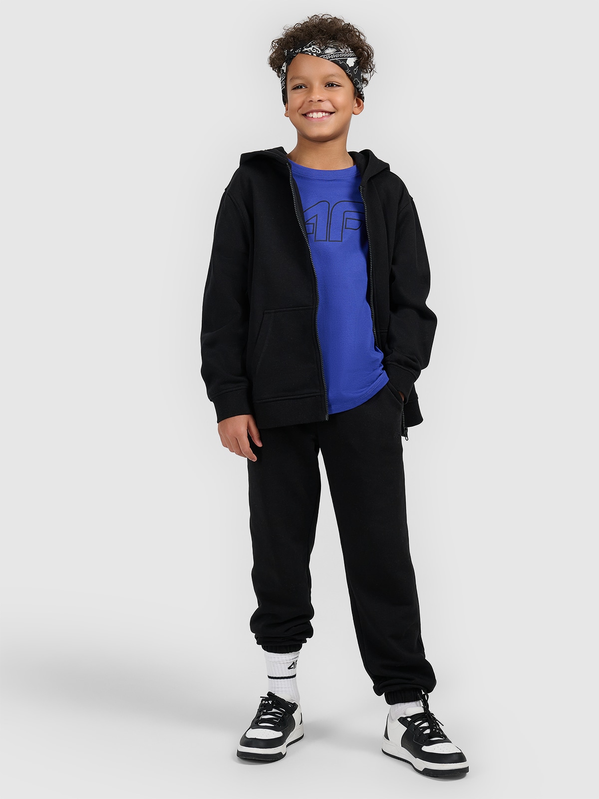 4F Spodnie dresowe joggery chłopięce - czarne 158 (12-13 lat)