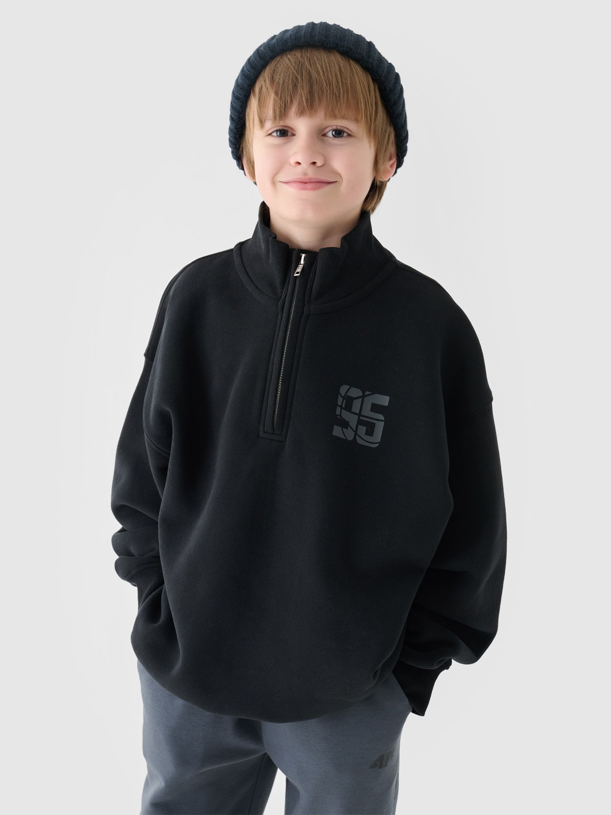 4F Bluza dresowa nierozpinana bez kaptura chłopięca - czarna 158 (12-13 lat)