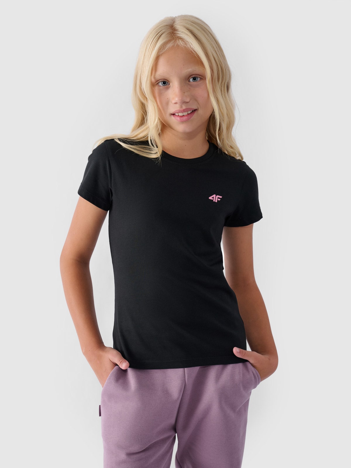 4F T-shirt gładki dziewczęcy - głęboka czerń 122 (6-7 lat)
