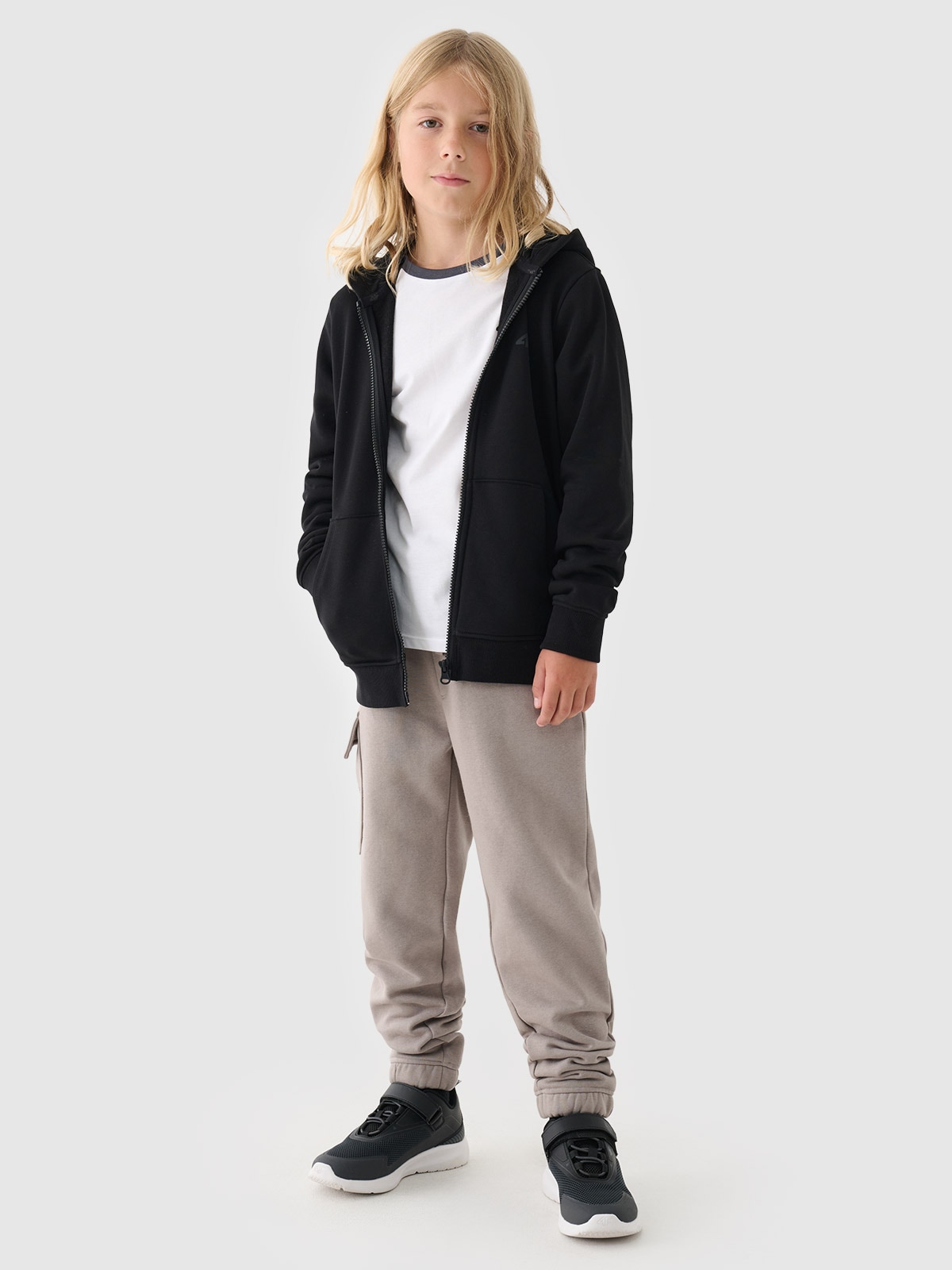 4F Bluza dresowa rozpinana z kapturem chłopięca - głęboka czerń 140 (9-10 lat)