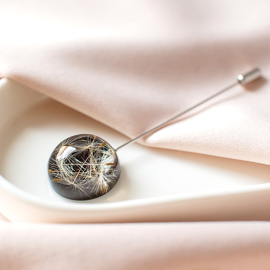 Broszka z rzęsek dmuchawca