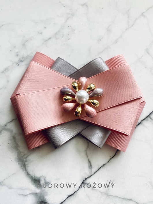 Kolekcja Exclusive Brosza z kwiatem i perłą NEW