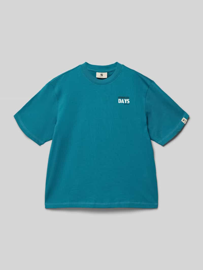 t-shirt o kroju regular fit z nadrukiem z napisem