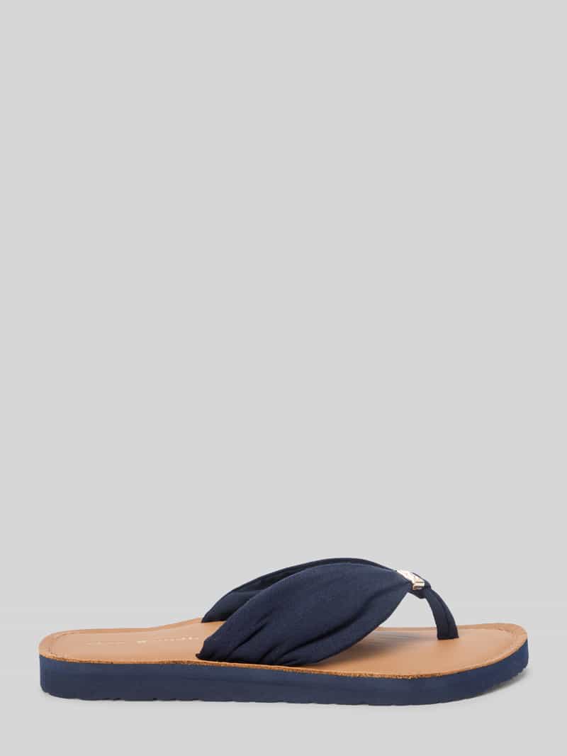 Japonki z aplikacją z logo