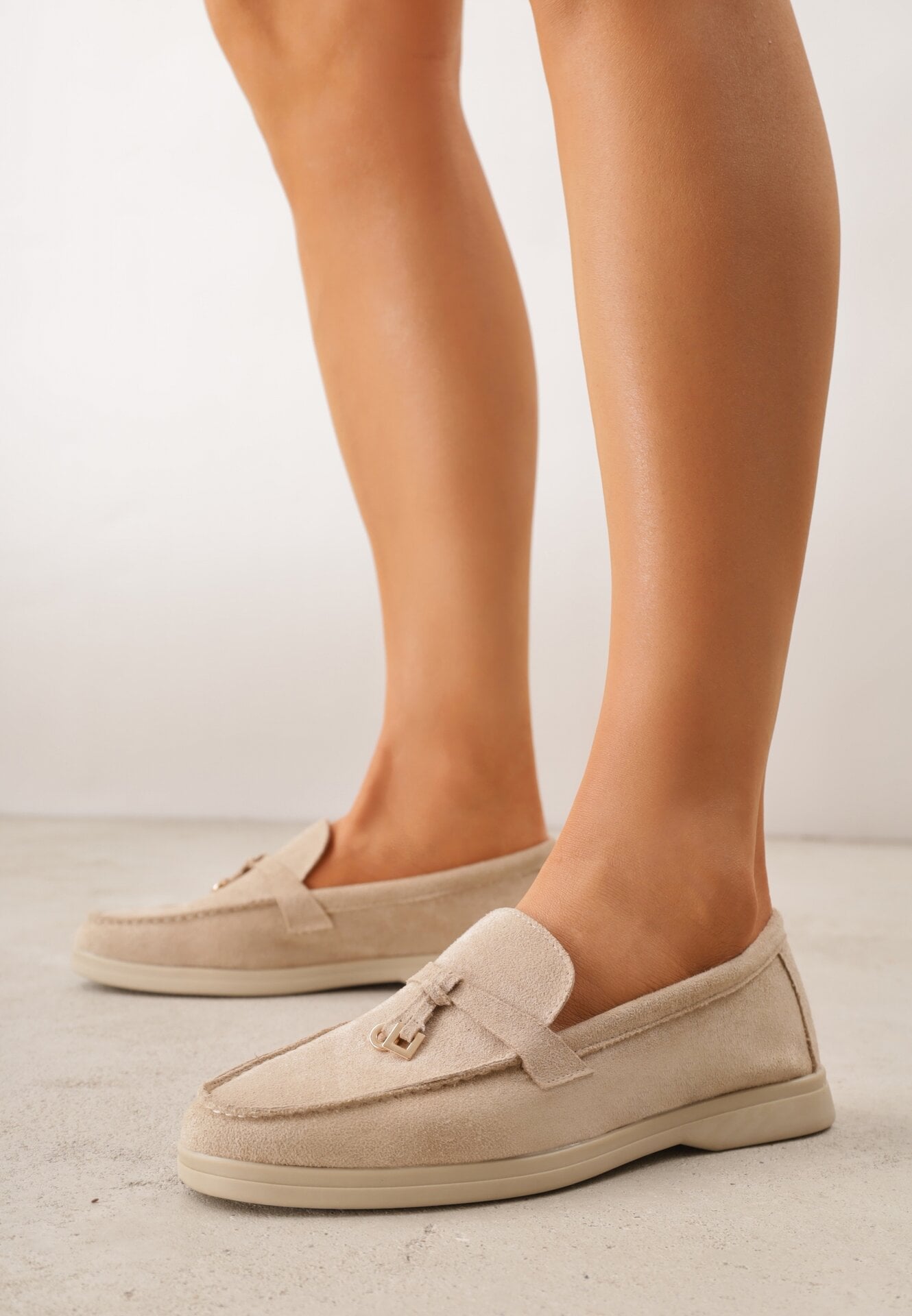 Beżowe Lekkie Mokasyny VICES z Metalowymi Ozdobami i Skórzaną Wkladką Adrialee