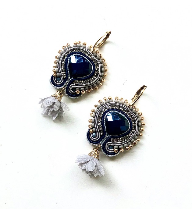 Sutaszowe kolczyki GREY FLOWERS