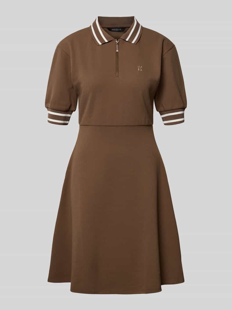 sukienka mini z kołnierzykiem polo i wyhaftowanym logo