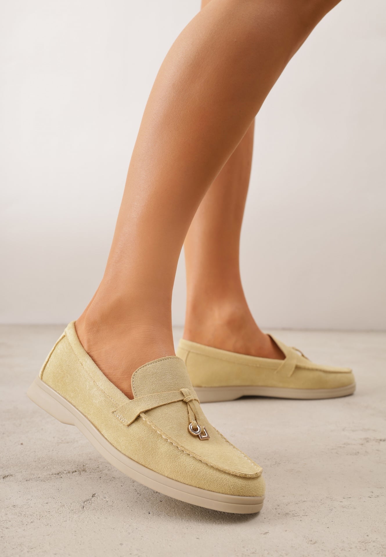 Żółte Mokasyny VICES Casualowe ze Skórzaną Wkładką i Metalowymi Ozdobami Dinsmore