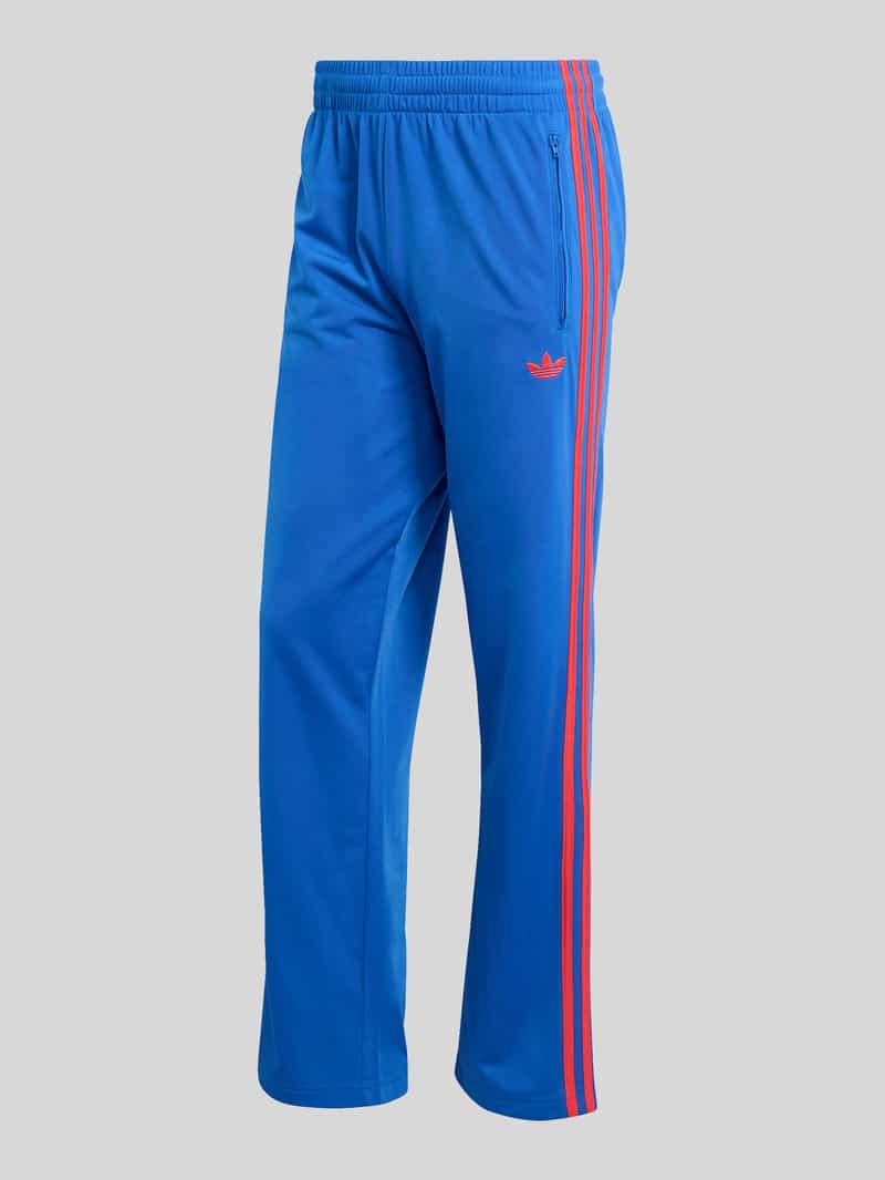 Spodnie dresowe o kroju regular fit z detalami z logo