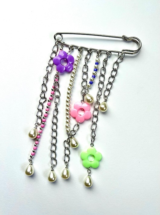 Broszka z agrafką pastelowe kwiaty biżuteria autorska Agrafka Studio