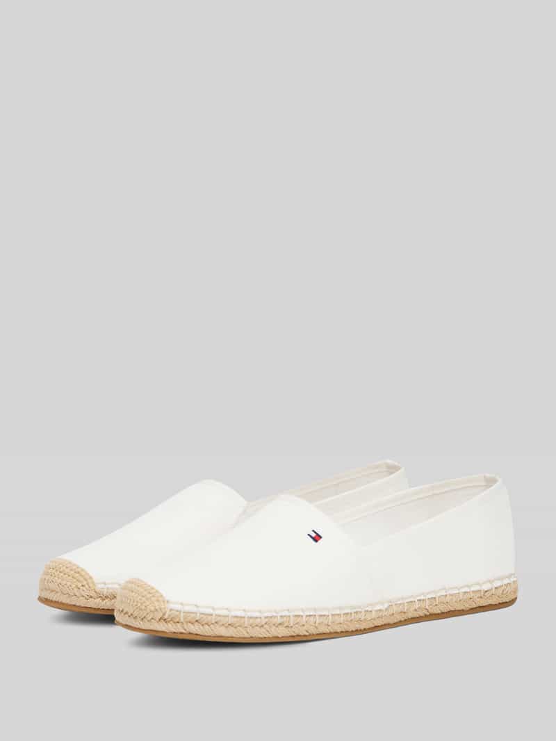 Espadryle z wyhaftowanym logo