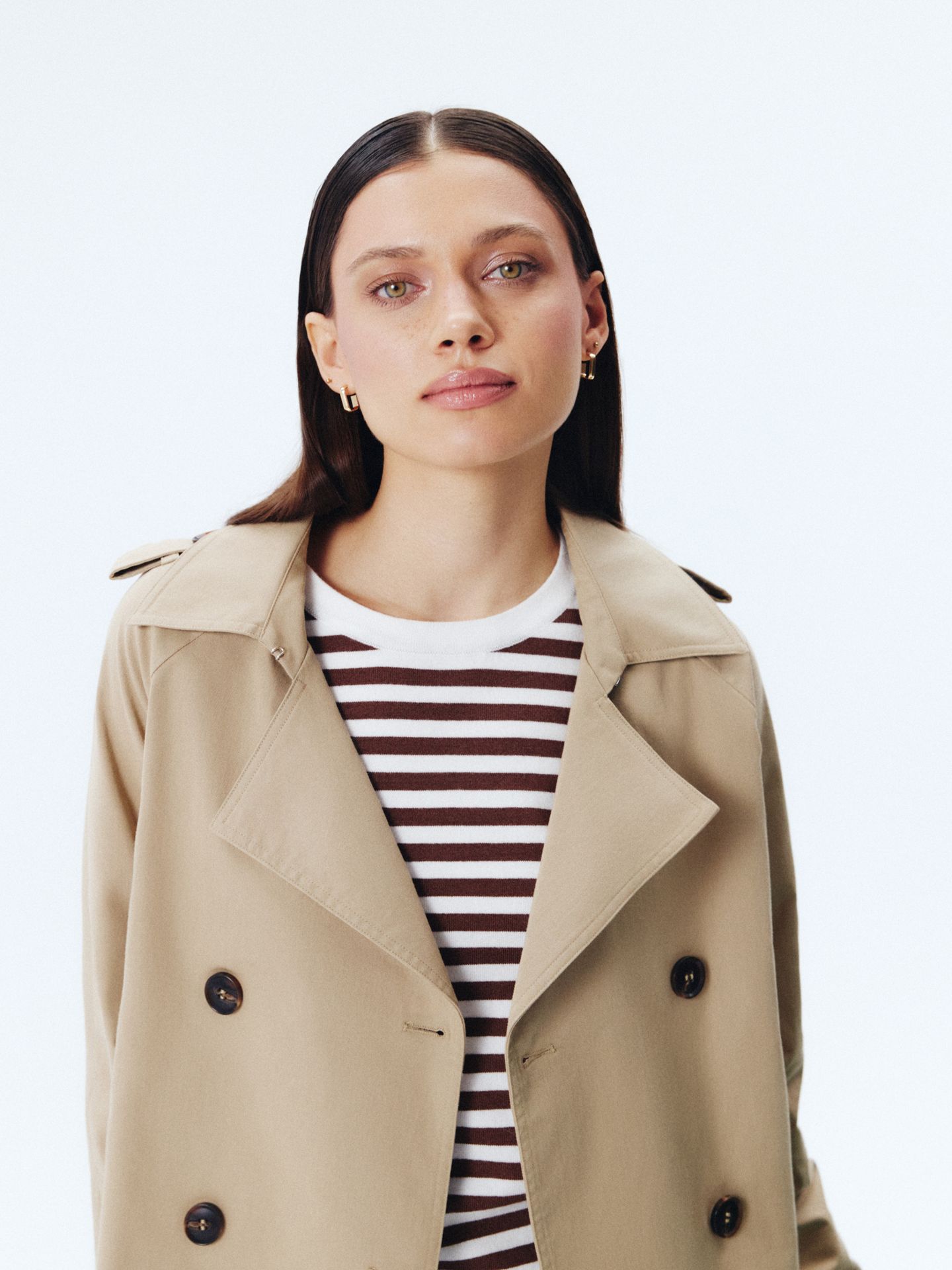 Krótki trencz dwurzędowy