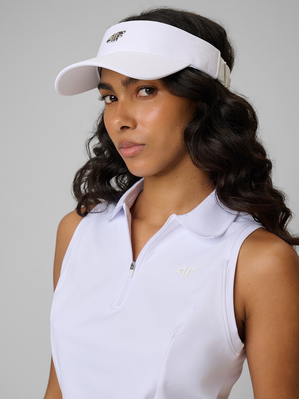 4F Daszek uniseks - biały XS/S (56cm)