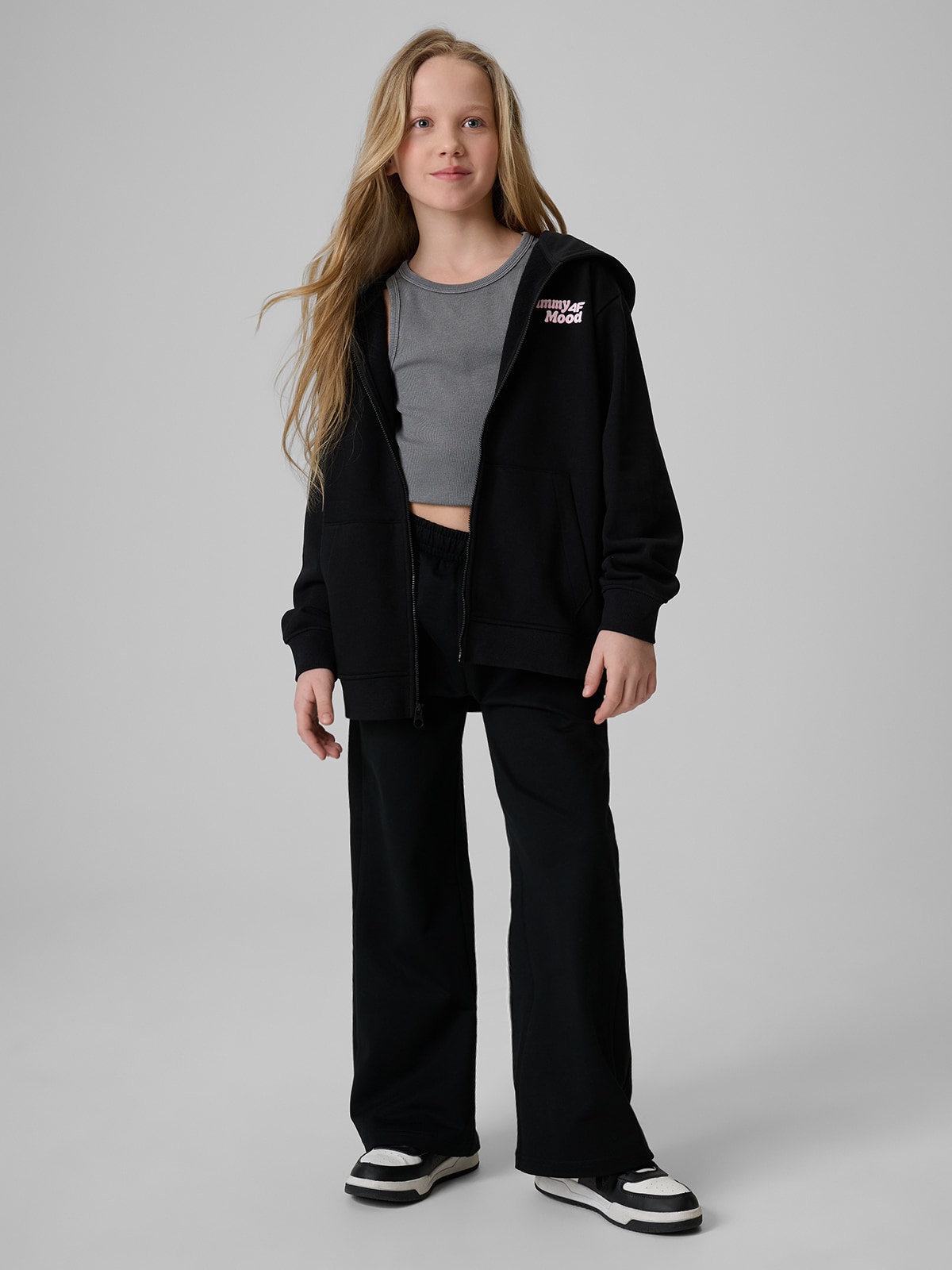 4F Spodnie dresowe z szerokimi nogawkami dziewczęce - czarne 164 (13-14 lat)