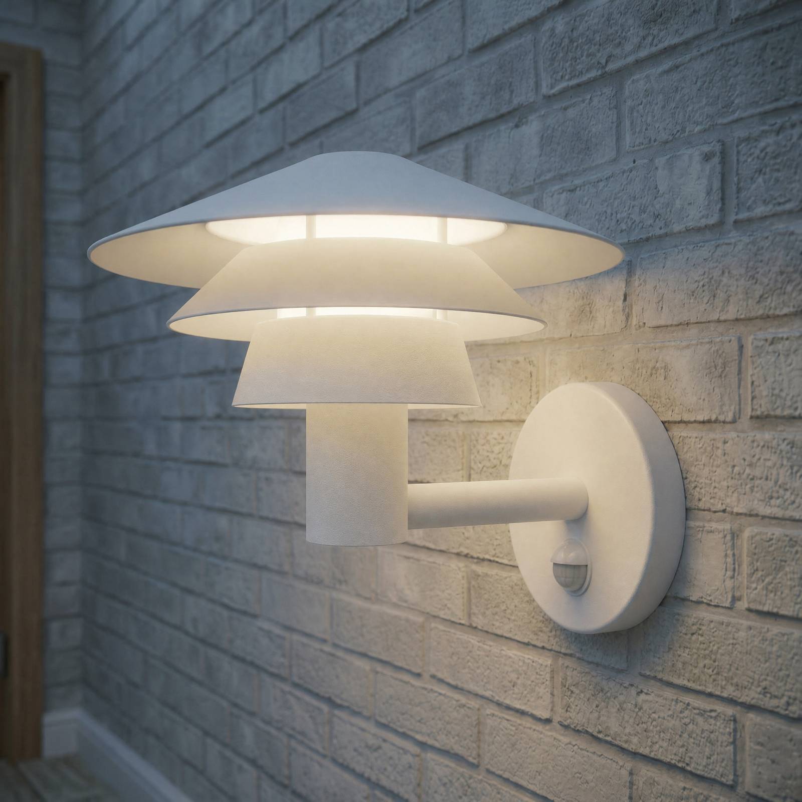 Kinkiet zewnętrzny LED Lucande Montaro, biały, IP54, z czujnikiem Montaro, biały / opal, aluminium, nowoczesny