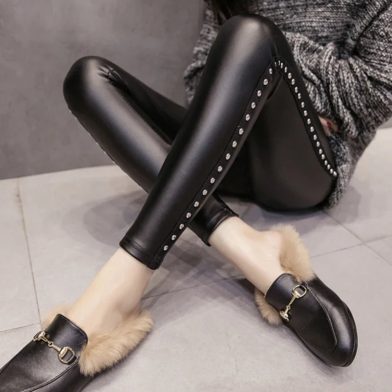 Czarne skórzane obcisłe spodnie damskie - Czarny S