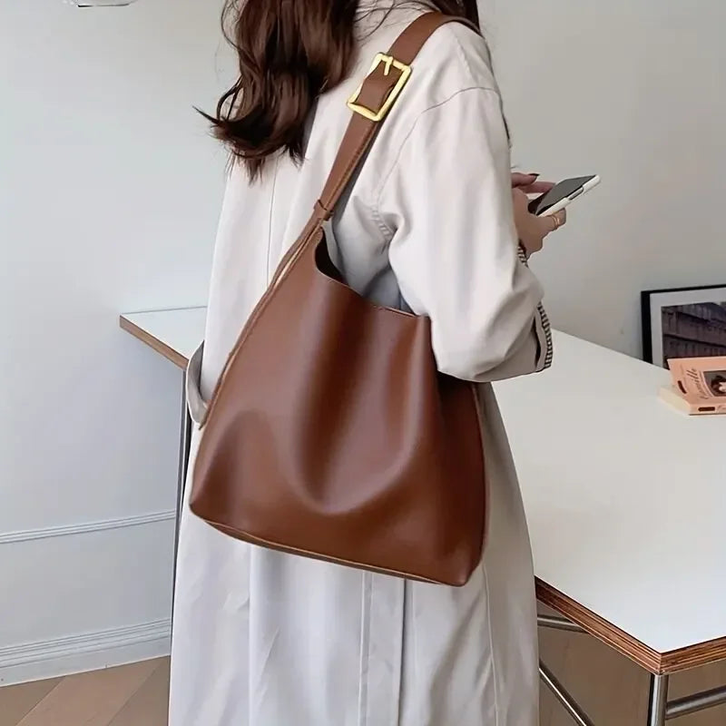 Elegancka torba na ramię z klamrą - Brązowy