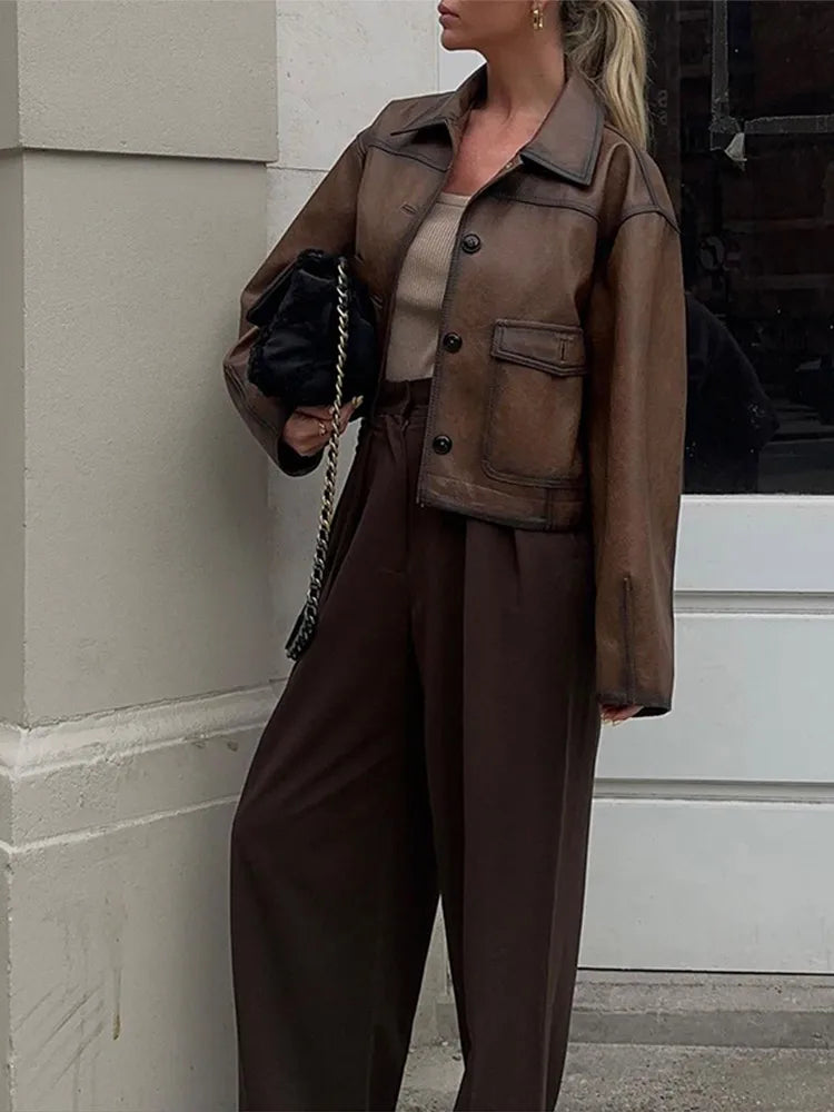 Krótka skórzana marynarka damska z otwieranym kołnierzem - Brązowy S