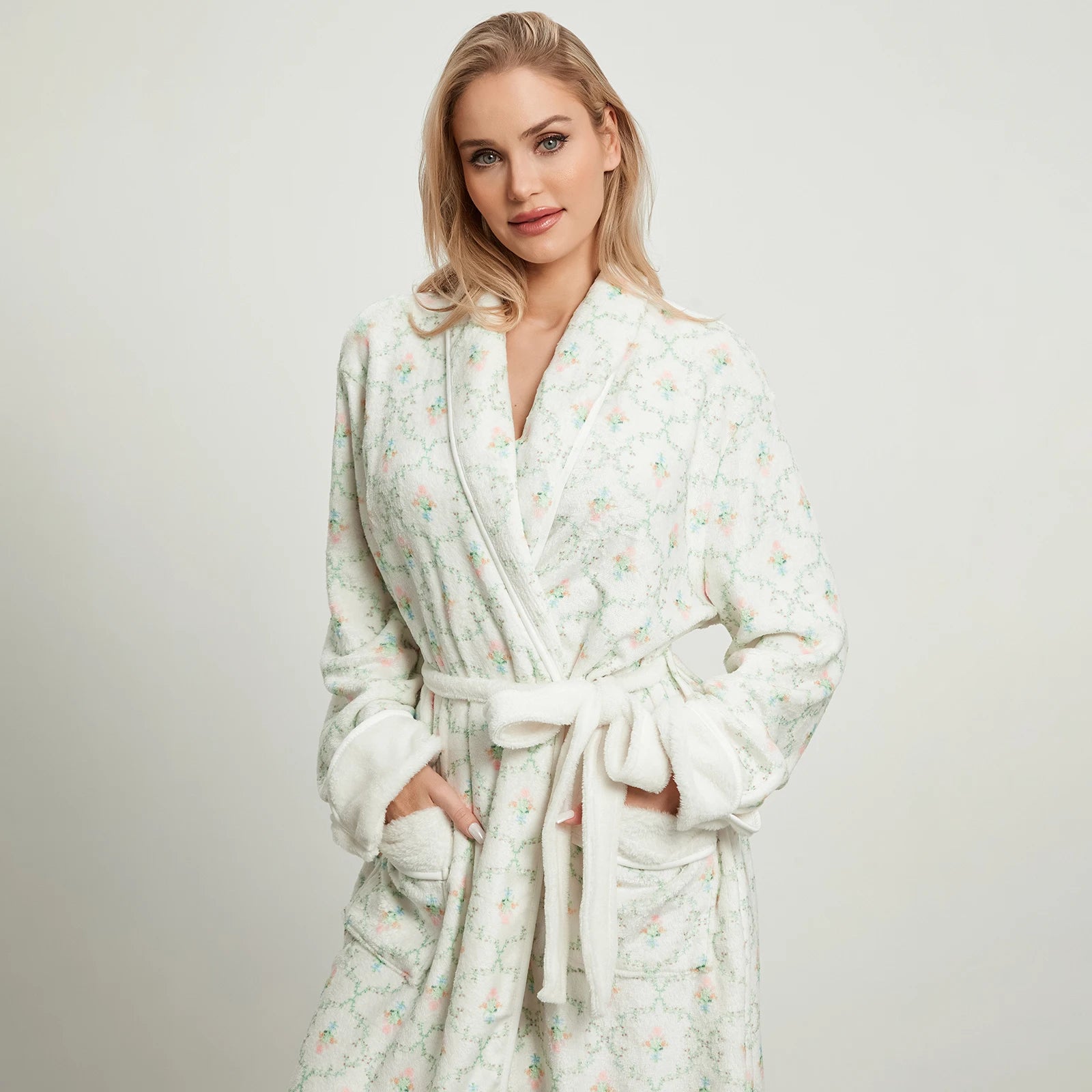 Długi szlafrok damski z kwiatowym motywem - Zielony S