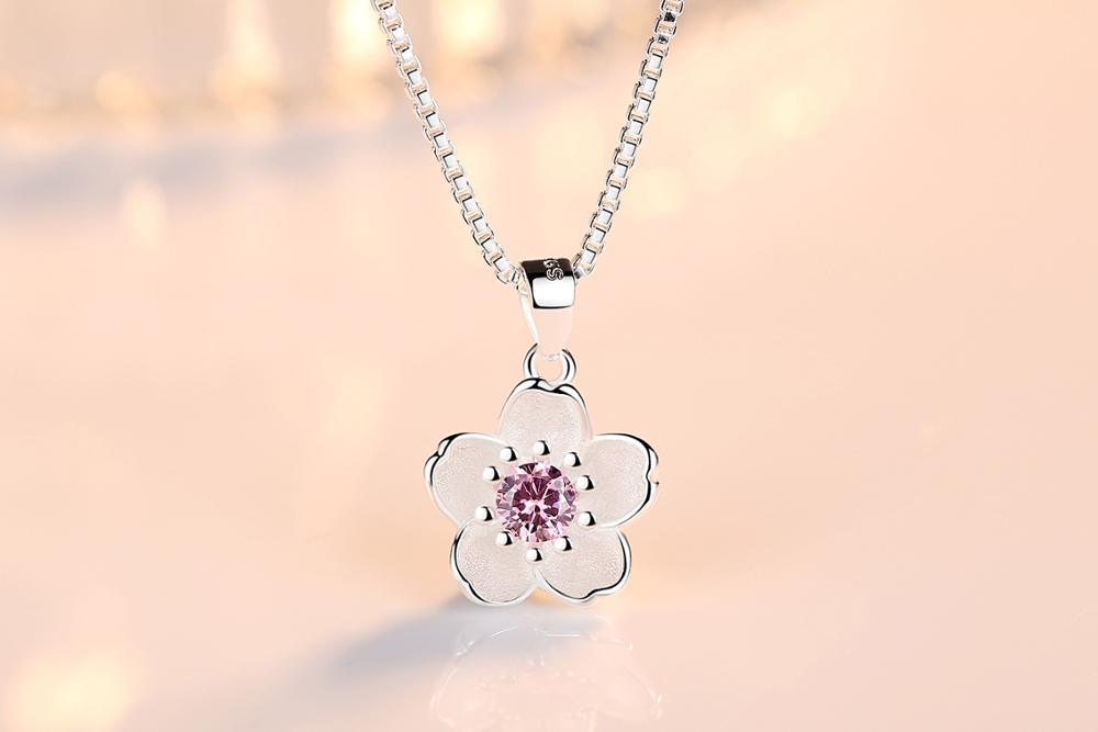 Srebrny naszyjnik z kwiatową zawieszką - Różowy