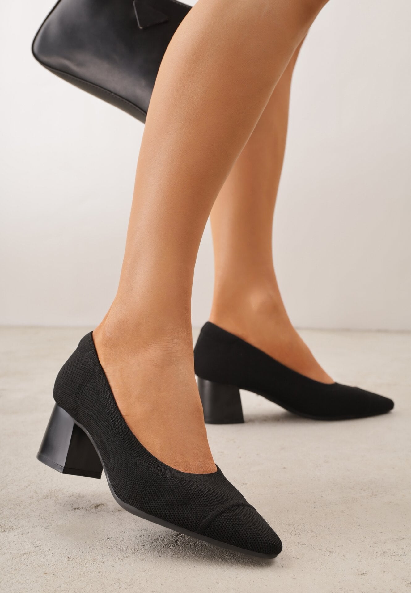 Czarne Czółenka VICES ze Sportowej Tkaniny na Słupku Waesbella