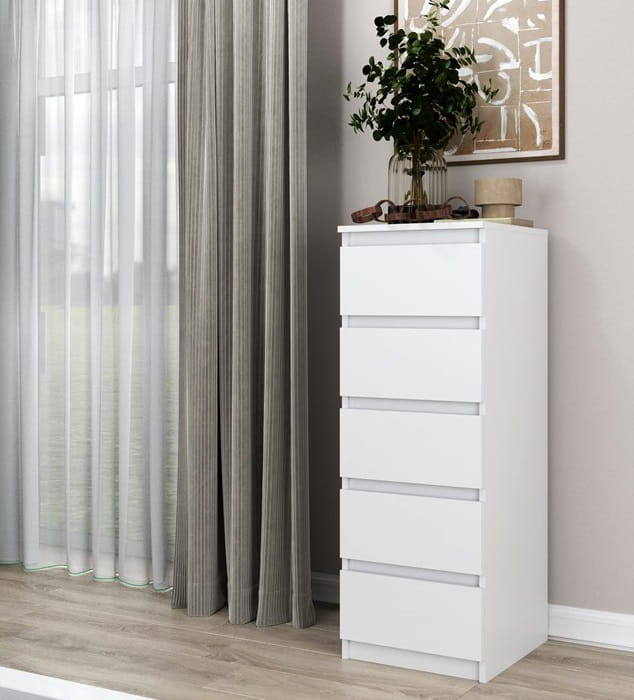 Biała wysoka komoda wąska 111x40 cm Umeblowana.com