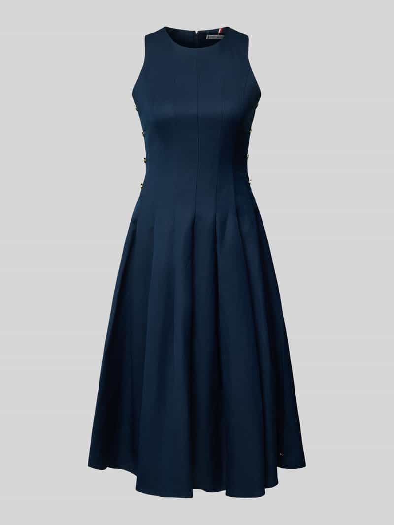 Dopasowana sukienka casualowa z lnem i dodatkiem wiskozy