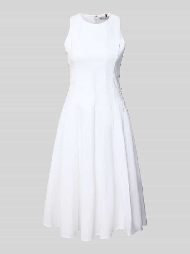 Dopasowana sukienka casualowa z lnem i dodatkiem wiskozy