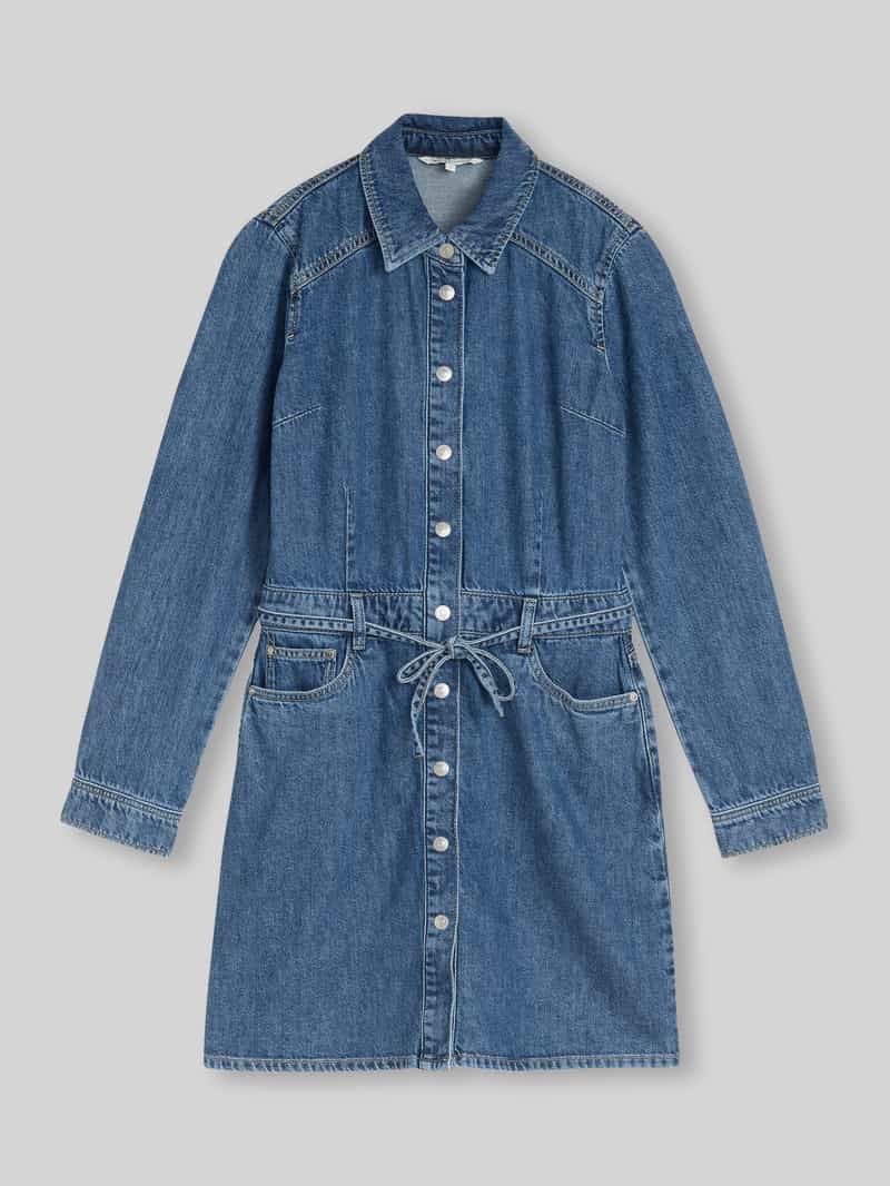 Sukienka dżinsowa z paskiem w talii