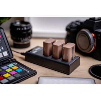 Ładowarka trzykanałowa Newell CD-USB-C do akumulatorów EN-EL14 do Nikon